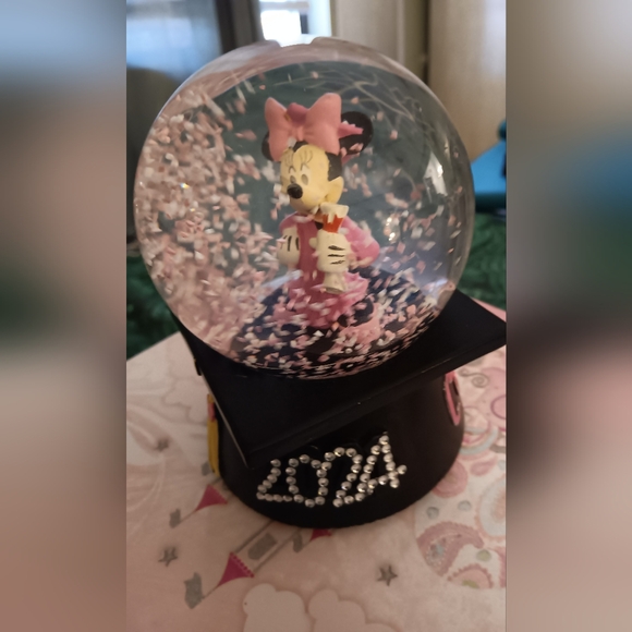 Disney Musical Minnie Mouse Snow Globe - Picture 8 of 11